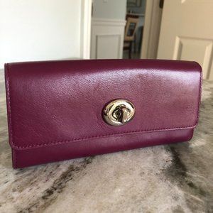NWT Smooth Leather Turnlock Slim Envelope Wallet